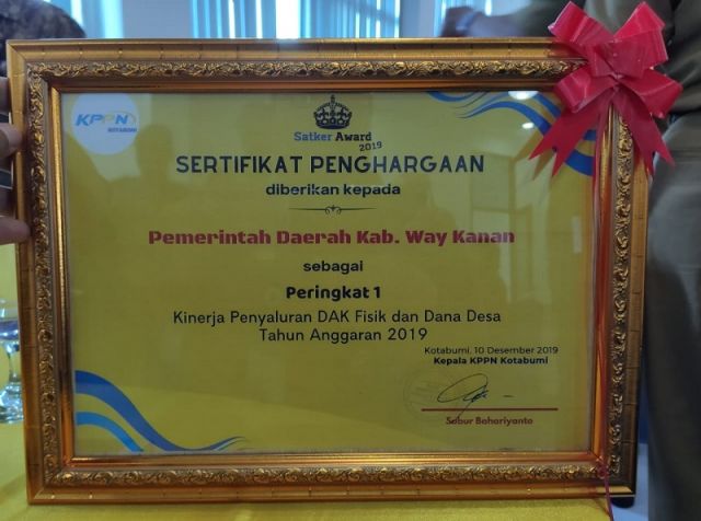 Pemkab Way Kanan Mendapatkan Penghargaan Peringkat 1 Atas Kinerja Penyaluran DAK Fisik Dan Dana Desa Tahun Anggaran 2019